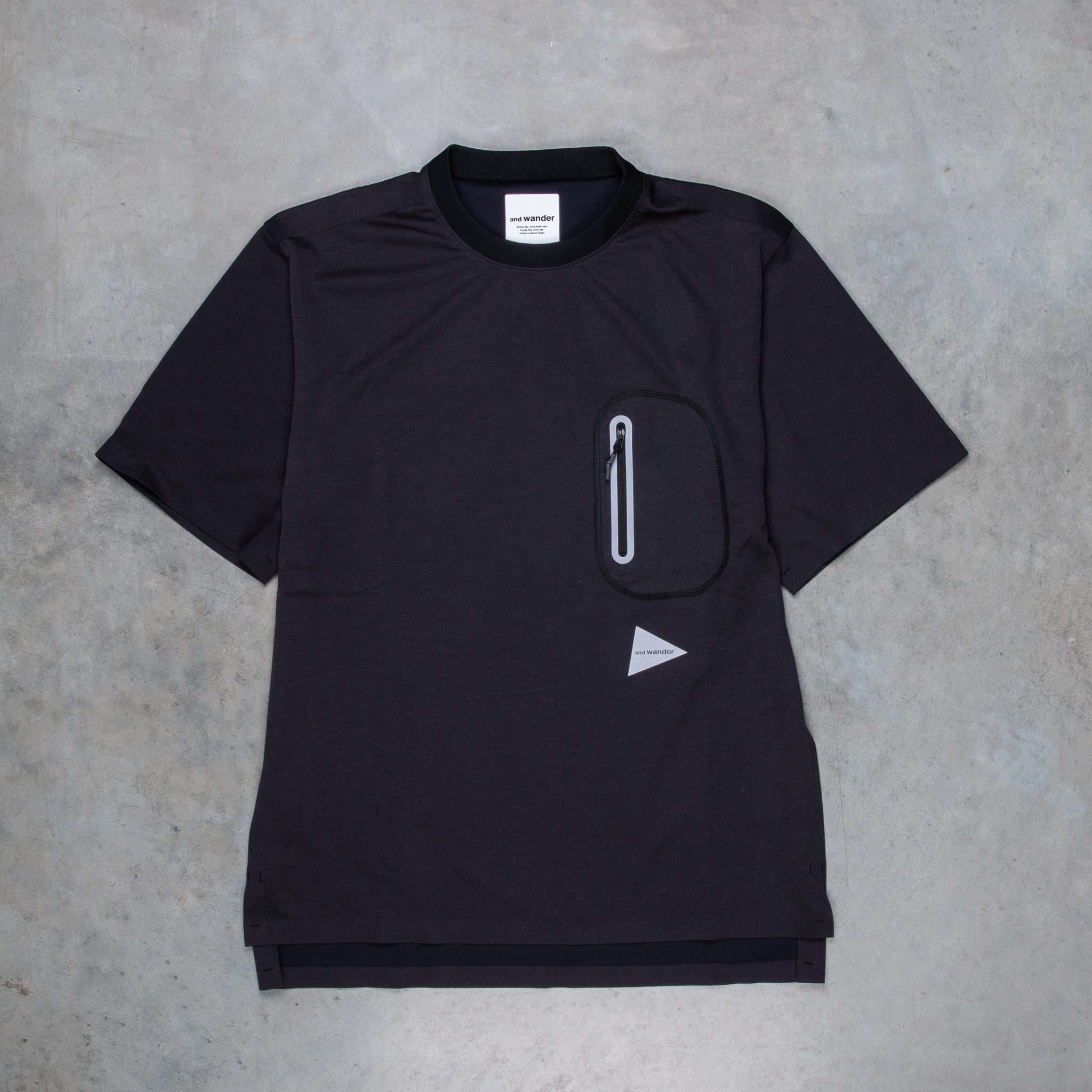 And Wander Seamless SS T Black