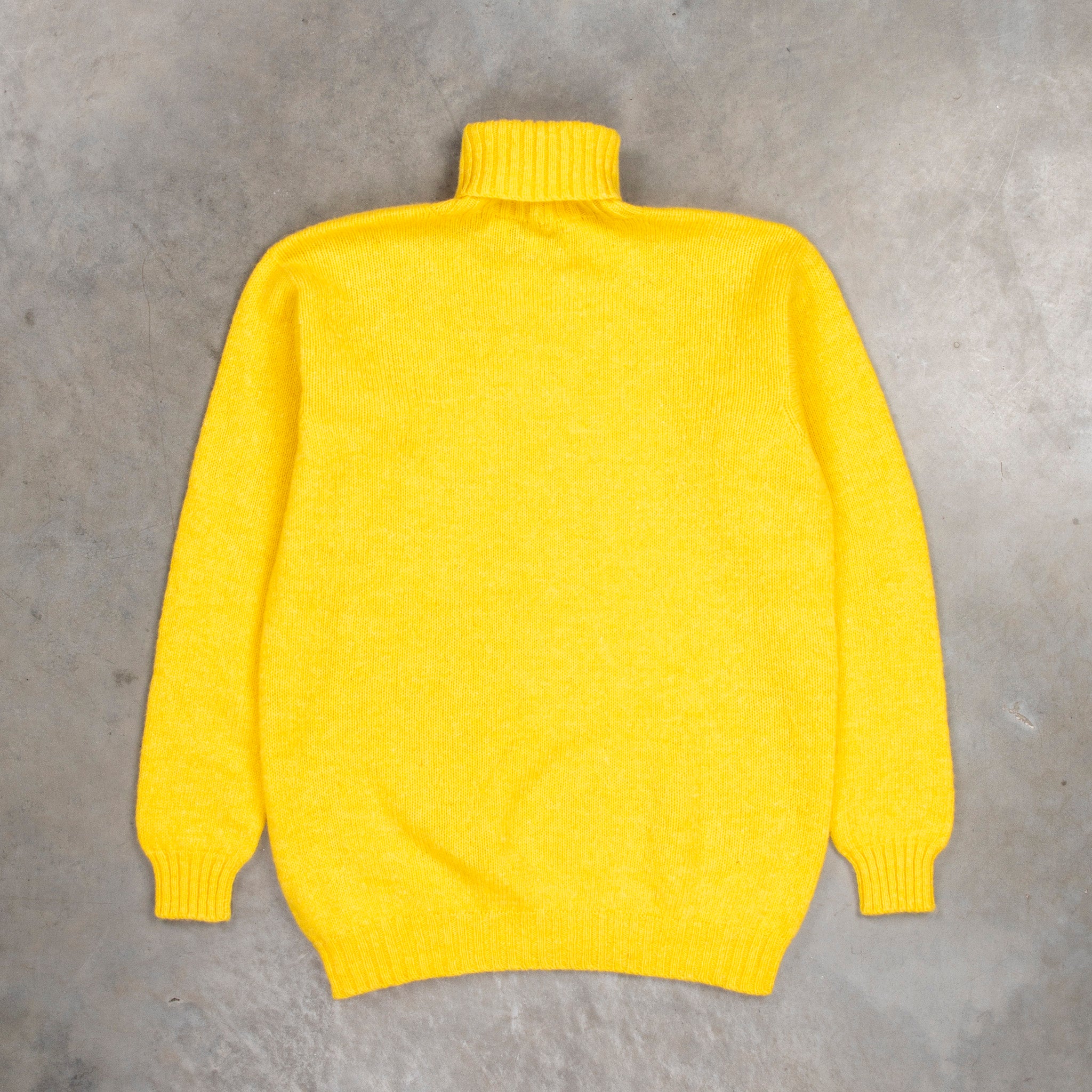 Laurence J. Smith Super Soft Seamless Roll Neck Pullover Lemon Zest