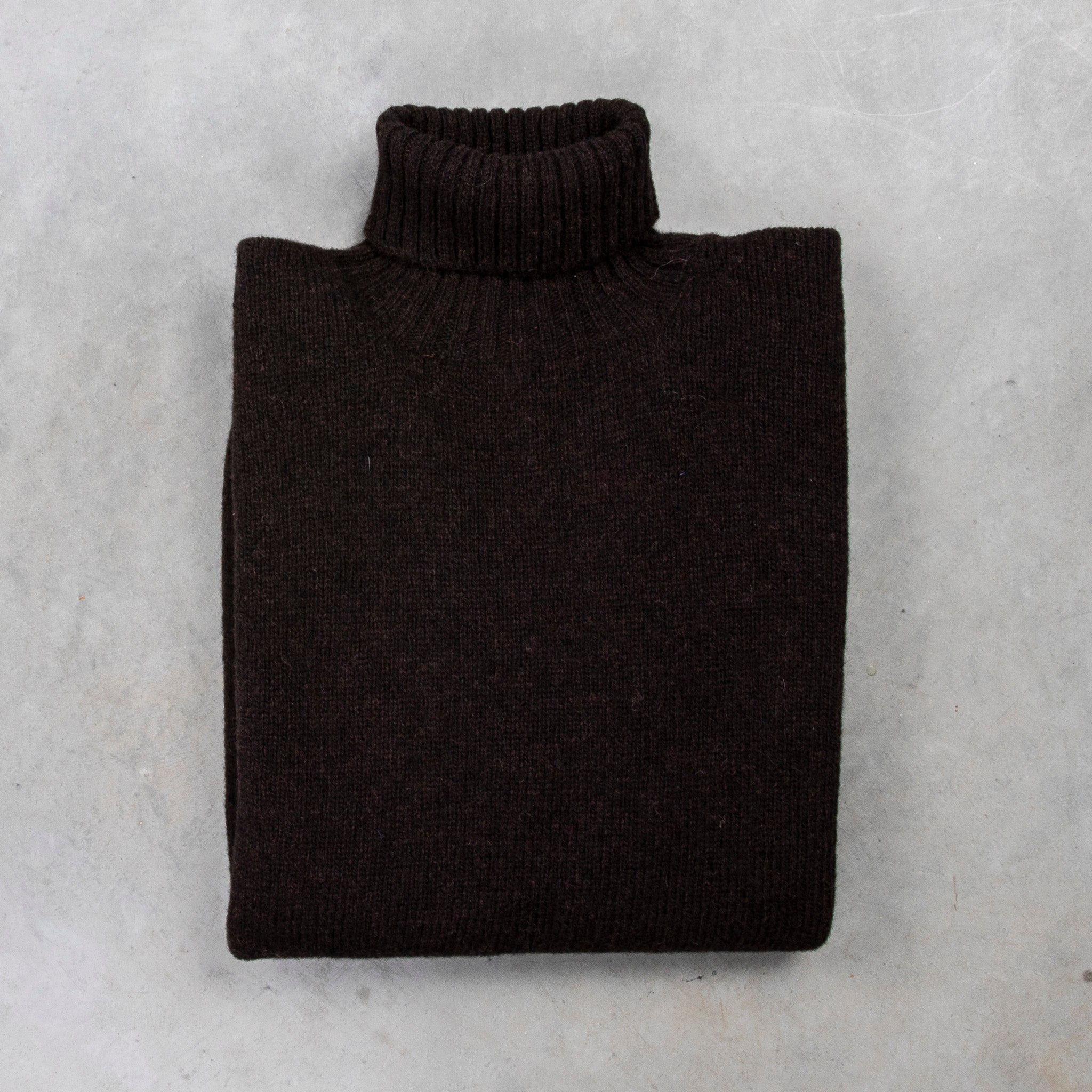 Laurence J. Smith Super Soft Seamless Roll Neck Pullover Dark Oak