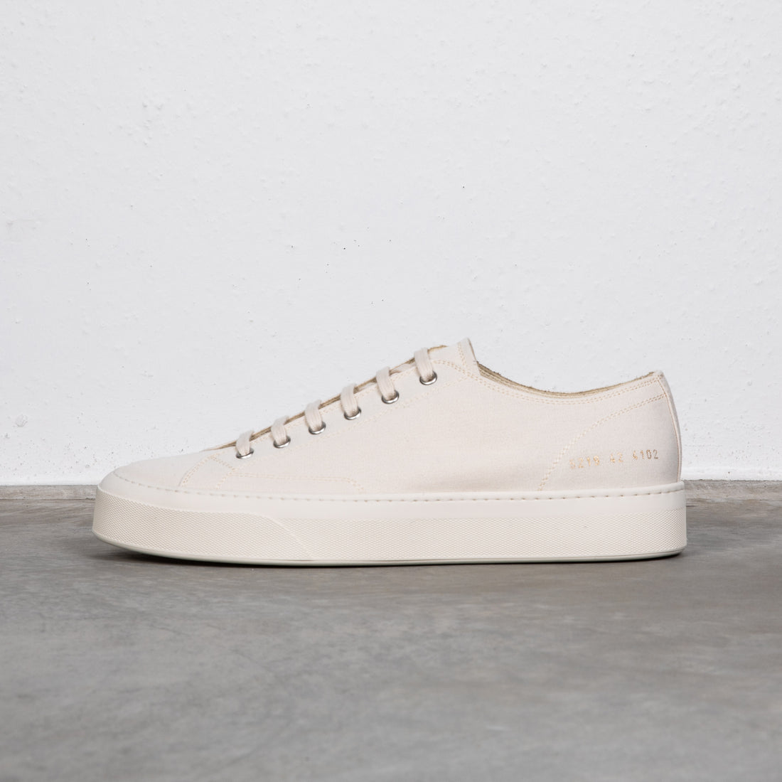 Common Projects 5219 Tournament Low in Canvas Off White